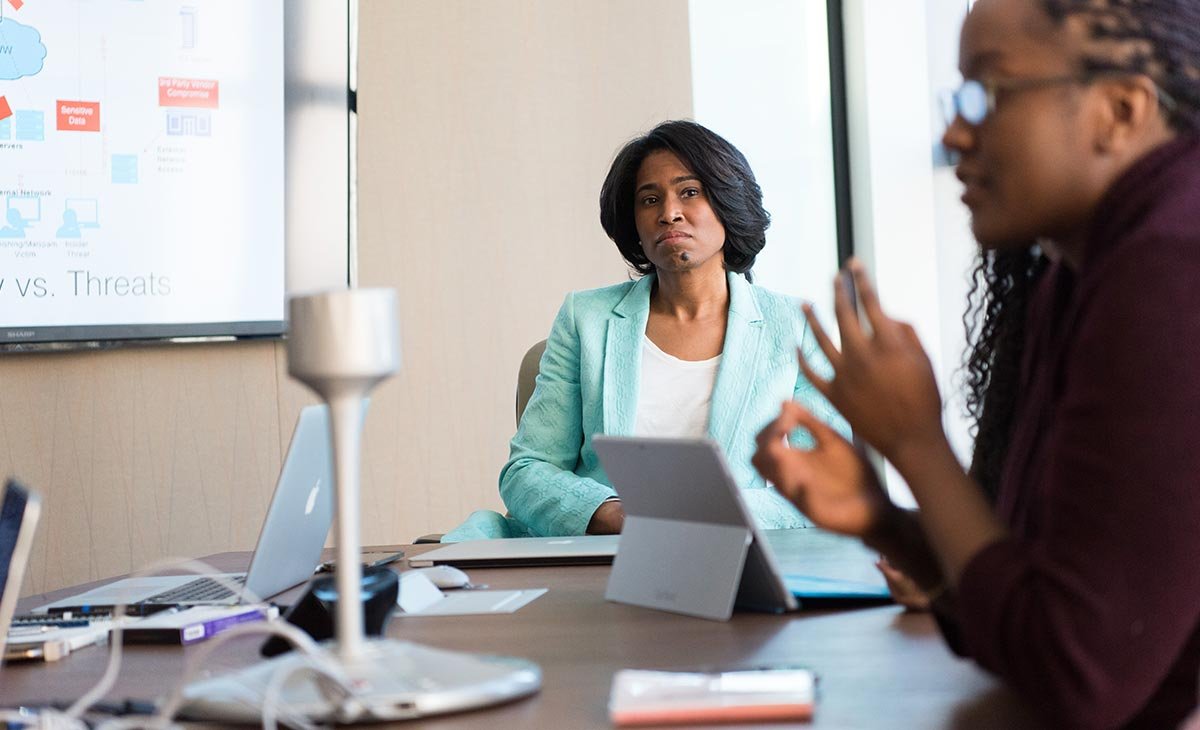 Acompañamiento legal en la compra de inmuebles de casa velaris.